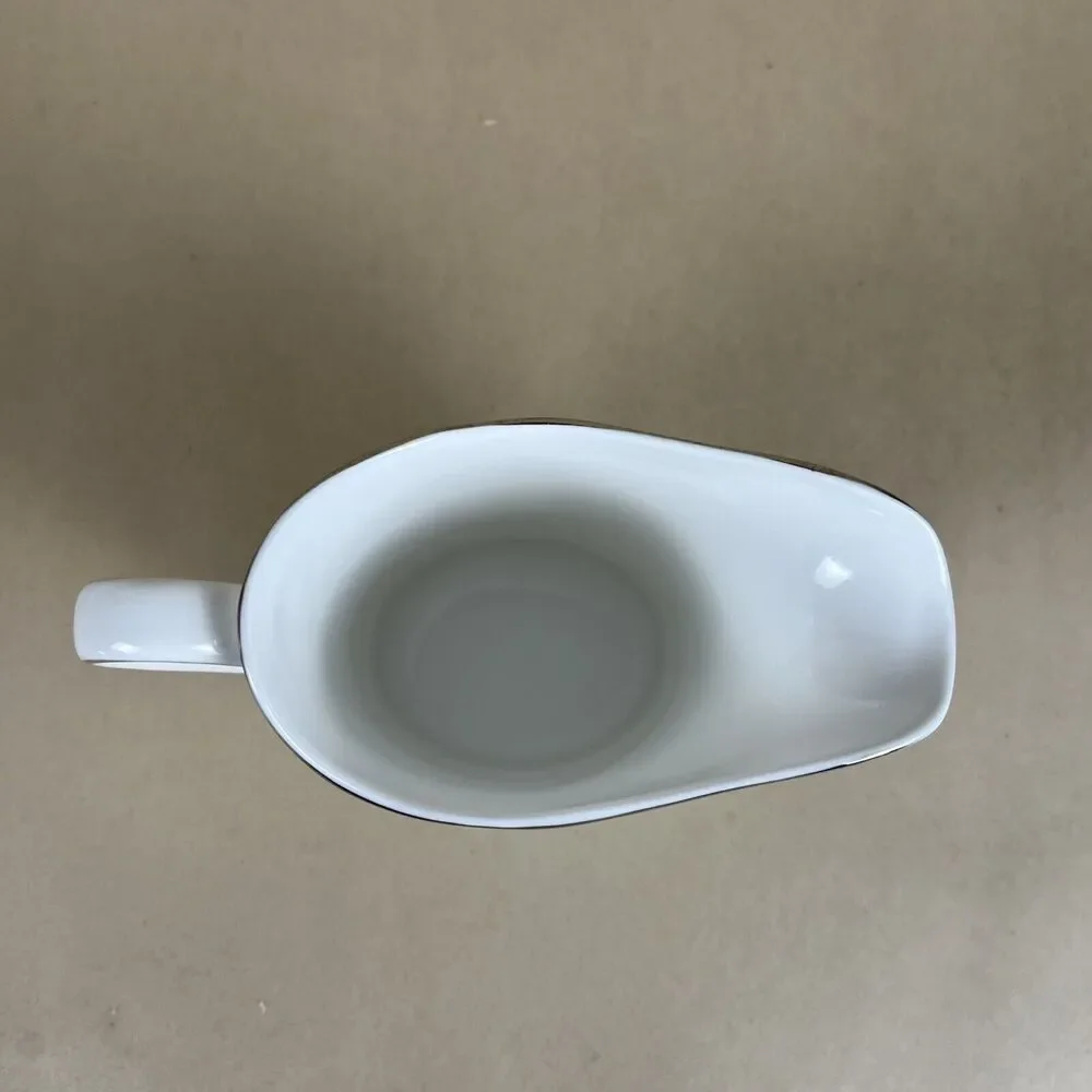Wedgwood Contrasts bone china creamer Made‎ In England 1999